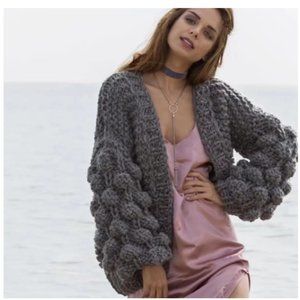 CHUNKY KNIT BUBBLE SLEEVE CARDIGAN - DARK GREY
